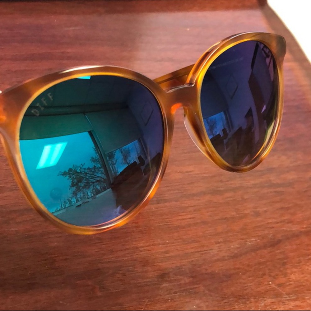 Diff Cosmo Sunnies